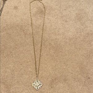 Elegant Gold Pendant Necklace